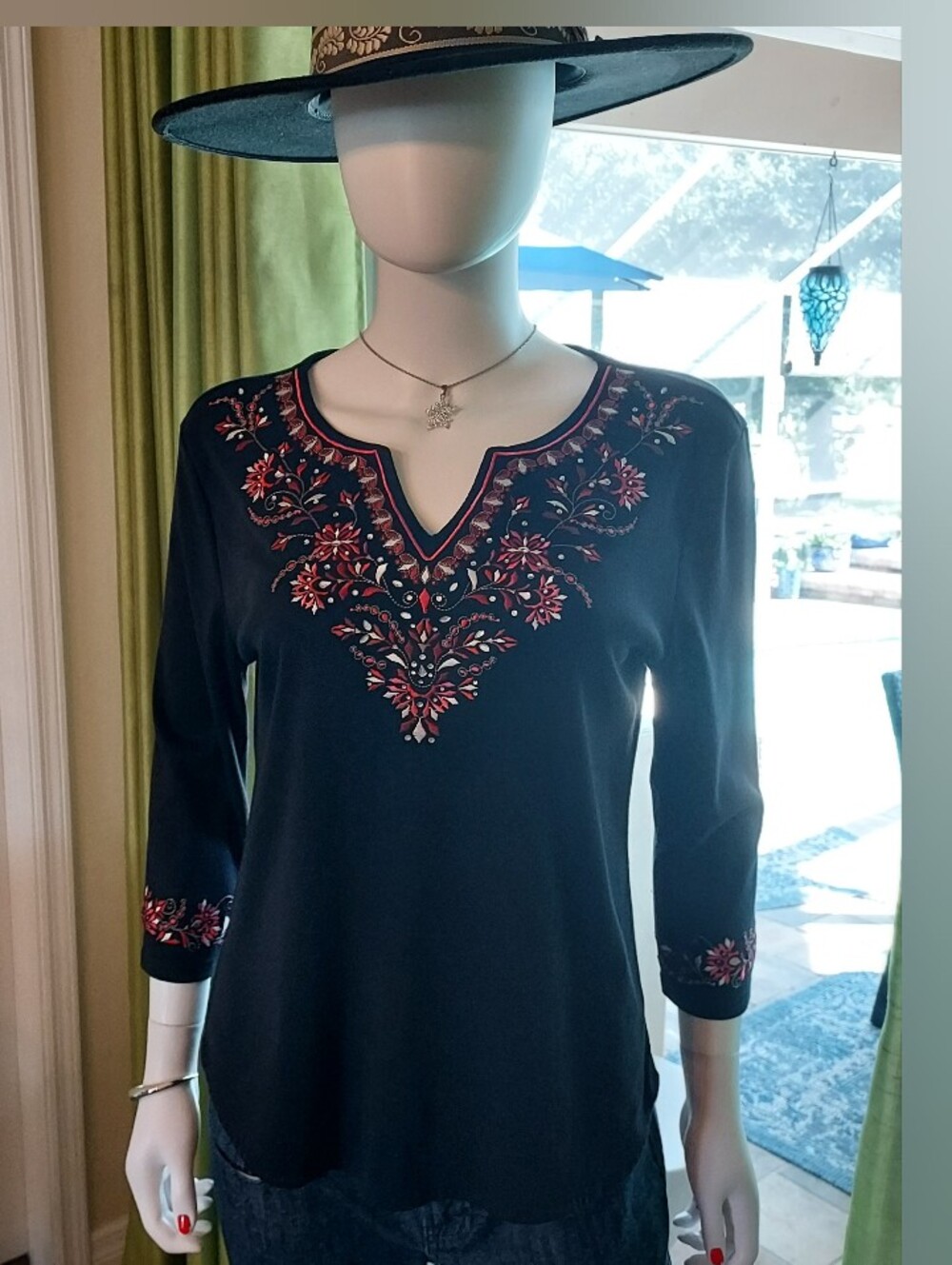 Karen Scott Black Embroidered Tunic with V-Neck 3/4 Sleeve. Sz PL.